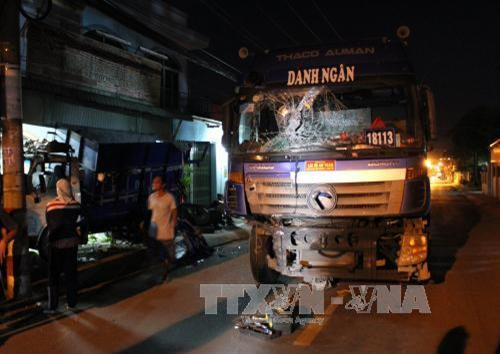 Hiện trường vụ tai nạn rạng sáng nay, 15/7/2017. Ảnh: Tuấn Anh-TTXVN phát