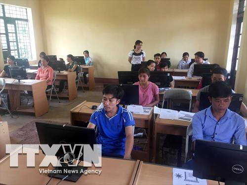 Thực hành tin học tại Trường Trung cấp nghề Thạch Thành. Ảnh: Nguyễn Nam - TTXVN Thực hành tin học tại Trường Trung cấp nghề Thạch Thành. Ảnh: Nguyễn Nam - TTXVN