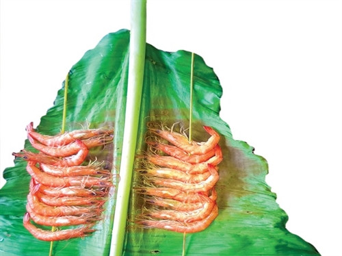 Đắm đuối tép bạc nướng lá chuối ảnh 1 Đắm đuối tép bạc nướng lá chuối ảnh 1