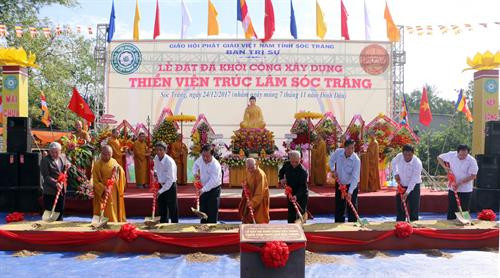 Các đại biểu thực hiện nghi lễ khởi công xây dựng Thiền viện Trúc Lâm Sóc Trăng. Ảnh: Trung Hiếu- TTXVN Các đại biểu thực hiện nghi lễ khởi công xây dựng Thiền viện Trúc Lâm Sóc Trăng. Ảnh: Trung Hiếu- TTXVN