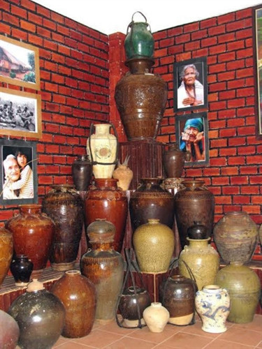 Một góc bộ sưu tập ché của anh Tâm.