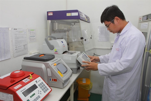 Thiết bị chẩn đoán virus Zika trong vòng 6 đến 8 giờ tại Viện Pasteur thành phố Hồ Chí Minh. Ảnh: Phương Vy-TTXVN. Thiết bị chẩn đoán virus Zika trong vòng 6 đến 8 giờ tại Viện Pasteur thành phố Hồ Chí Minh. Ảnh: Phương Vy-TTXVN.