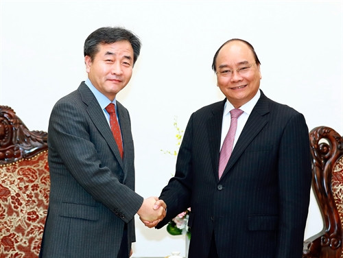 Thủ tướng Nguyễn Xuân Phúc tiếp Chủ tịch, Giám đốc điều hành Hãng Thông tấn Yonhap (Hàn Quốc) Park No - hwang đang ở thăm và làm việc tại nước ta theo lời mời của Tổng Giám đốc TTXVN Nguyễn Đức Lợi. Ảnh: Thống Nhất-TTXVN Thủ tướng Nguyễn Xuân Phúc tiếp Chủ tịch, Giám đốc điều hành Hãng Thông tấn Yonhap (Hàn Quốc) Park No - hwang đang ở thăm và làm việc tại nước ta theo lời mời của Tổng Giám đốc TTXVN Nguyễn Đức Lợi. Ảnh: Thống Nhất-TTXVN