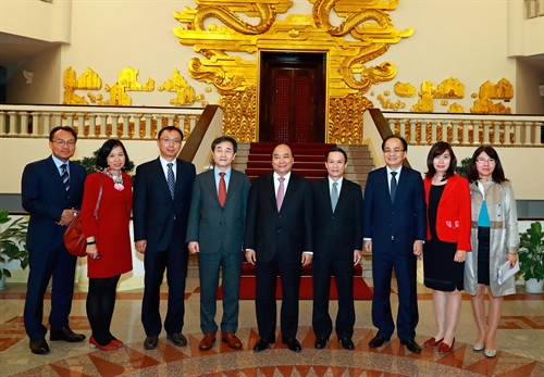 Thủ tướng Nguyễn Xuân Phúc với Chủ tịch, Giám đốc điều hành Hãng Thông tấn Yonhap Park No - hwang và các đại biểu. Ảnh: Thống Nhất-TTXVN Thủ tướng Nguyễn Xuân Phúc với Chủ tịch, Giám đốc điều hành Hãng Thông tấn Yonhap Park No - hwang và các đại biểu. Ảnh: Thống Nhất-TTXVN