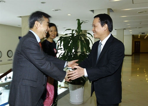 Tổng Giám đốc Thông tấn xã Việt Nam Nguyễn Đức Lợi đón Chủ tịch Hãng Thông tấn Hàn Quốc Yonhap Park No-hwang. Ảnh: An Đăng-TTXVN Tổng Giám đốc Thông tấn xã Việt Nam Nguyễn Đức Lợi đón Chủ tịch Hãng Thông tấn Hàn Quốc Yonhap Park No-hwang. Ảnh: An Đăng-TTXVN