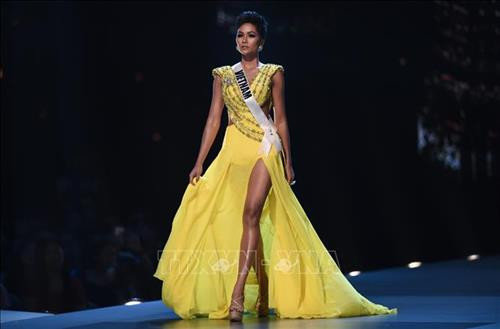 H’Hen Niê tại cuộc thi Hoa hậu Hoàn vũ Việt Nam 2017. Ảnh: TTXVN H’Hen Niê tại cuộc thi Hoa hậu Hoàn vũ Việt Nam 2017. Ảnh: TTXVN