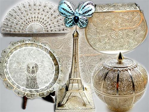 Những sản phẩm bạc được làm tỷ mỷ của những bài tay tài hoa làng nghề kim hoàn Định Công. Ảnh: dulichhanoi.vn Những sản phẩm bạc được làm tỷ mỷ của những bài tay tài hoa làng nghề kim hoàn Định Công. Ảnh: dulichhanoi.vn