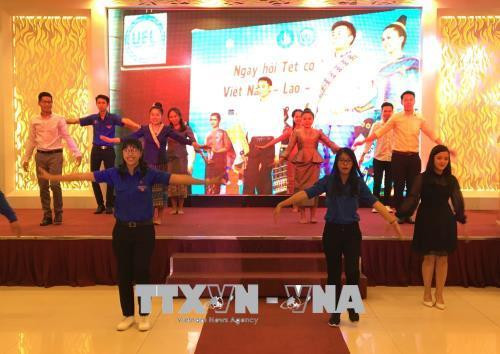 Tiết mục giao lưu văn nghệ tại chương trình. Ảnh: Thu Hoài – TTXVN