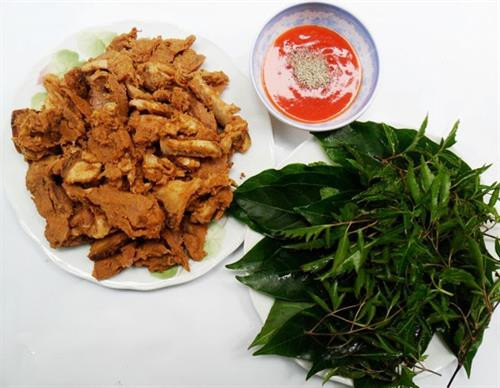 Thịt chua có cách làm khá đơn giản nhưng khâu chọn lọc nguyên liệu cần rất kỹ càng và cẩn thận Thịt chua có cách làm khá đơn giản nhưng khâu chọn lọc nguyên liệu cần rất kỹ càng và cẩn thận