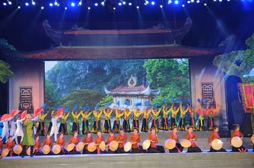 Văn nghệ chào mừng. Ảnh: Mạnh Minh- TTXVN