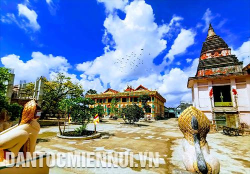 Khuôn viên các ngôi chùa Khmer vắng bóng người dân trong dịp Tết Chôl Chhnăm Thmây