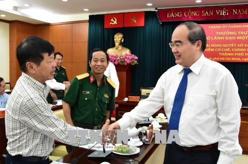 Bí thư Thành ủy Thành phố Hồ Chí Minh Nguyễn Thiện Nhân với lãnh đạo các cơ quan báo chí. Ảnh: Thanh Vũ-TTXVN Bí thư Thành ủy Thành phố Hồ Chí Minh Nguyễn Thiện Nhân với lãnh đạo các cơ quan báo chí. Ảnh: Thanh Vũ-TTXVN