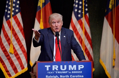 Trong ảnh (tư liệu): Ông Donald Trump phát biểu trong chiến dịch vận động tảnh cử tại Raleigh, Bắc Carolina ngày 5/7. AFP/TTXVN