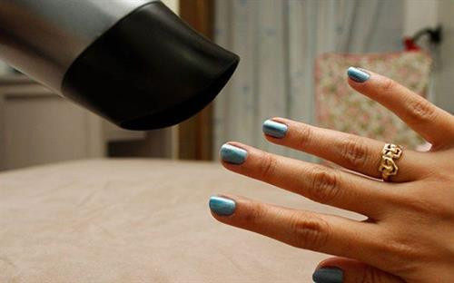 Những công dụng không ngờ của máy sấy tóc ảnh 1 Những công dụng không ngờ của máy sấy tóc ảnh 1