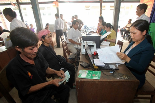 Giao dịch cho vay tại điểm giao dịch xã Thạnh Phú, huyện Châu Thành (Tiền Giang) Giao dịch cho vay tại điểm giao dịch xã Thạnh Phú, huyện Châu Thành (Tiền Giang)