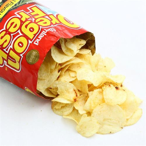 Thực phẩm đóng hộp, đóng gói thậm chí là snack khoai tây được nhà sản xuất bổ sung thêm butylated hydroxyanisole (BHA) và butylhydroxytoluene (BHT) - chất bảo quản. Việc thường xuyên hấp thụ loại hóa chất này sẽ dẫn đến các vấn đề về rối loạn hormone trong cơ thể và thậm chí có thể gây ung thư. Thực phẩm đóng hộp, đóng gói thậm chí là snack khoai tây được nhà sản xuất bổ sung thêm butylated hydroxyanisole (BHA) và butylhydroxytoluene (BHT) - chất bảo quản. Việc thường xuyên hấp thụ loại hóa chất này sẽ dẫn đến các vấn đề về rối loạn hormone trong cơ thể và thậm chí có thể gây ung thư.