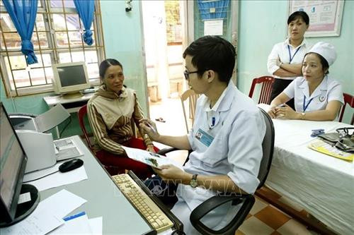 Triển khai thí điểm quản lý sức khỏe người dân từ trạm y tế xã đến và bệnh viện đa khoa khu vực ở huyện Hoài Nhơn (Bình Định). Ảnh: Dương Ngọc - TTXVN Triển khai thí điểm quản lý sức khỏe người dân từ trạm y tế xã đến và bệnh viện đa khoa khu vực ở huyện Hoài Nhơn (Bình Định). Ảnh: Dương Ngọc - TTXVN