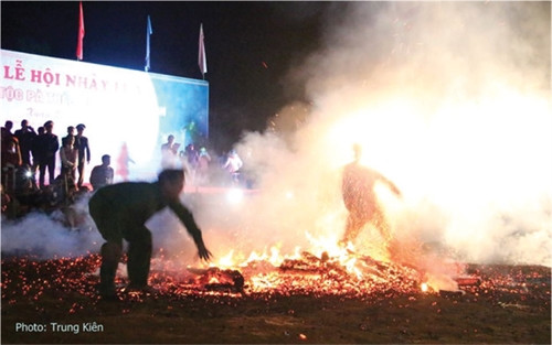 Lễ hội nhảy lửa của người Pà Thẻn ảnh 2 Lễ hội nhảy lửa của người Pà Thẻn ảnh 2