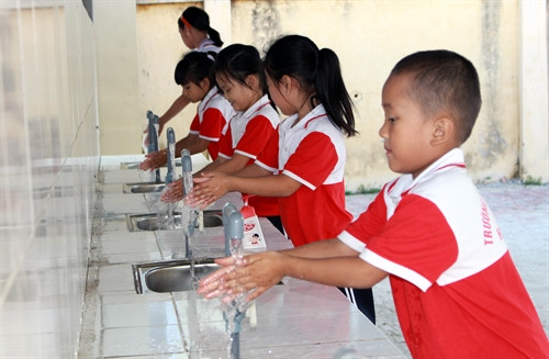 Nước ngọt sinh hoạt đã được cung cấp tới Trường Tiểu học thị trấn Cô Tô Nước ngọt sinh hoạt đã được cung cấp tới Trường Tiểu học thị trấn Cô Tô