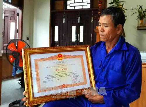 Ông Nguyễn Thuận vừa nhận được bằng khen của Thủ tướng Chính phủ.