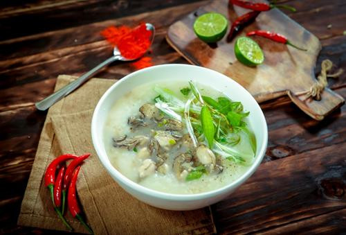 Về Quảng Bình thưởng thức cháo hàu bên sông Nhật Lệ ảnh 3 Về Quảng Bình thưởng thức cháo hàu bên sông Nhật Lệ ảnh 3