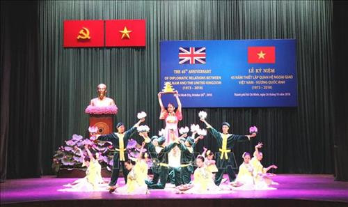 Chương trình biểu diễn văn nghệ tại Lễ kỷ niệm. Ảnh: Xuân Khu-TTXVN