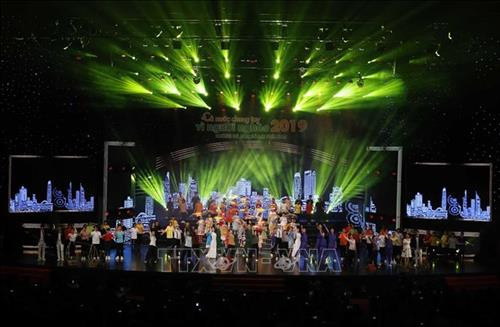 Tiết mục nghệ thuật tại Chương trình. Ảnh: Thống Nhất – TTXVN Tiết mục nghệ thuật tại Chương trình. Ảnh: Thống Nhất – TTXVN