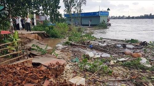 Hiện trường vụ sạt lở. Ảnh: Công Mạo - TTXVN Hiện trường vụ sạt lở. Ảnh: Công Mạo - TTXVN