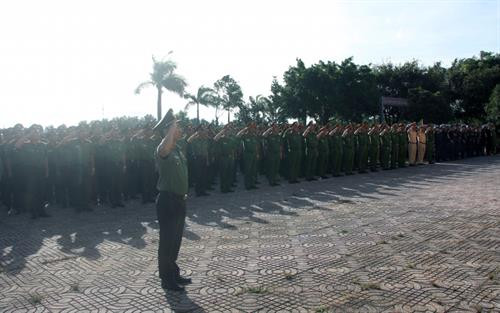 Công an tỉnh Đắk Nông tổ chức Lễ ra quân thực hiện đợt cao điểm tấn công, trấn áp các loại tội phạm, bảo đảm an ninh trật tự trên địa bàn. Ảnh: baogiaothong.vn Công an tỉnh Đắk Nông tổ chức Lễ ra quân thực hiện đợt cao điểm tấn công, trấn áp các loại tội phạm, bảo đảm an ninh trật tự trên địa bàn. Ảnh: baogiaothong.vn