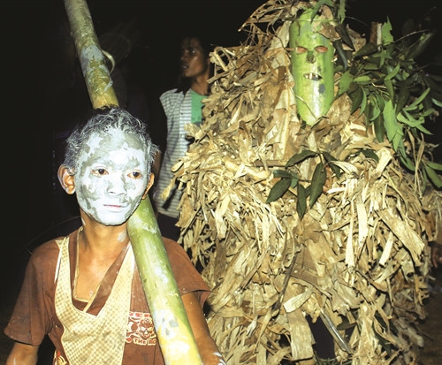Theo quan niệm củangười Jrai, chỉ sau khi làm lễ Pơ Thi, người đã khuất mới về với thế giới tổ tiên Theo quan niệm củangười Jrai, chỉ sau khi làm lễ Pơ Thi, người đã khuất mới về với thế giới tổ tiên