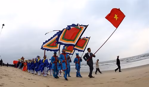 Lễ hội Cầu ngư nhằm tưởng nhớ các bậc tiền nhân và cầu cho Quốc thái dân an, mưa thuận gió hòa, ngư dân đi biển thuận lợi