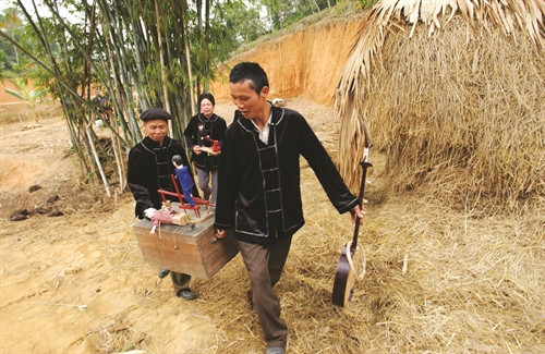 Phường rối Tày thôn Thẩm Rộc những năm qua thường xuyên được mời đi biểu diễn ở nhiều tỉnh, thành trên cả nước Phường rối Tày thôn Thẩm Rộc những năm qua thường xuyên được mời đi biểu diễn ở nhiều tỉnh, thành trên cả nước