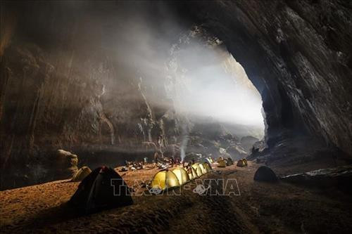 Bãi cắm trại trong hang Sơn Đoòng. Ảnh: TTXVN Bãi cắm trại trong hang Sơn Đoòng. Ảnh: TTXVN