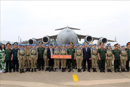 Ngày 1/10/2018, tại sân bay Tân Sơn Nhất (TP Hồ Chí Minh), Bộ Quốc phòng tổ chức Lễ xuất quân Bệnh viện dã chiến cấp 2 số 1 lên đường thực hiện nhiệm vụ tại Phái bộ gìn giữ hòa bình Liên hợp quốc ở Nam Sudan. Ảnh: Thanh Vũ-TTXVN