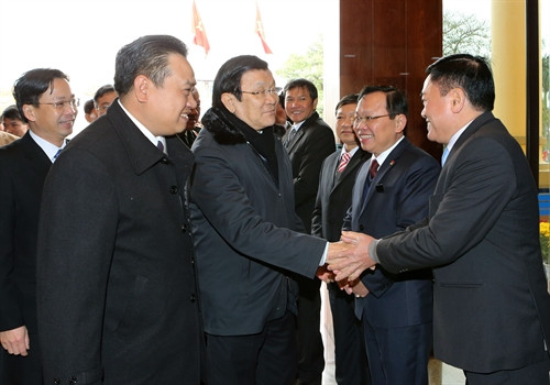 Chủ tịch nước Trương Tấn Sang với các đồng chí lãnh đạo tỉnh Lạng Sơn. Ảnh: Nguyễn Khang – TTXVN Chủ tịch nước Trương Tấn Sang với các đồng chí lãnh đạo tỉnh Lạng Sơn. Ảnh: Nguyễn Khang – TTXVN