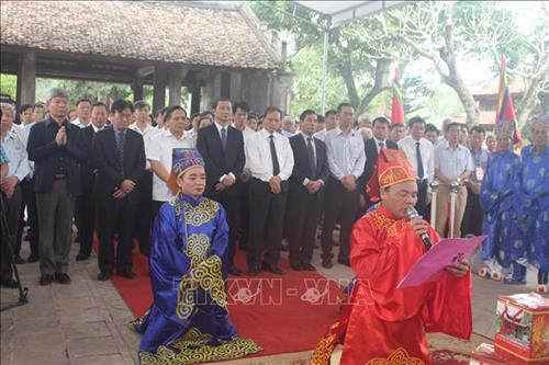 Đọc chúc thư trong buổi lễ. Ảnh: Hoa Mai - TTXVN