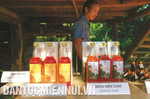 Một số sản phẩm rượu, mứt, tinh dầu... được làm từ cam Con Cuông