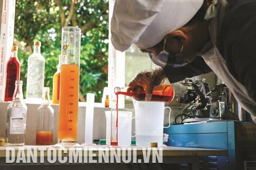 Người dân Con Cuông hiện đã tự tin sản xuất ra các sản phẩm từ cam, mở ra hướng phát triển kinh tế mới cho người dân nơi đây