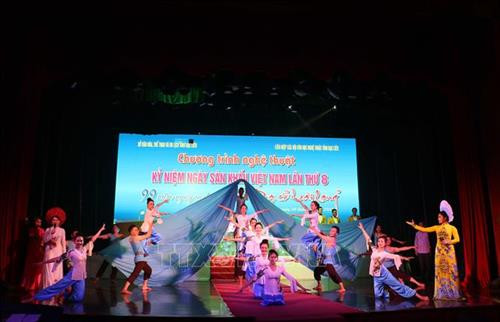 Chương trình nghệ thuật tại lễ kỷ niệm. Ảnh: Nhật Bình - TTXVN.