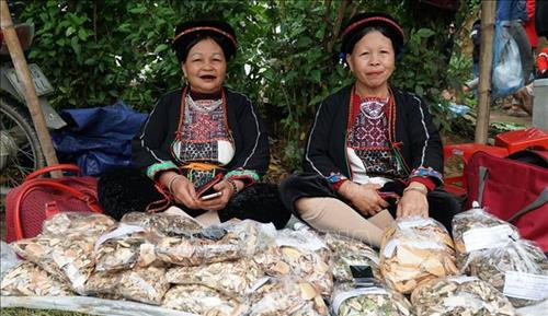 Chợ Thụt thật sự là nơi lưu giữ hồn quê và bản sắc văn hóa dân tộc độc đáo của địa phương. Ảnh: Văn Tý-TTXVN Chợ Thụt thật sự là nơi lưu giữ hồn quê và bản sắc văn hóa dân tộc độc đáo của địa phương. Ảnh: Văn Tý-TTXVN