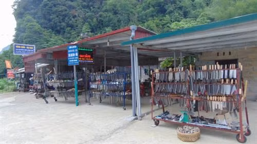Làng rèn dao Phúc Sen