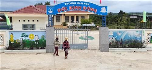 Trường Mầm non Đức Bình Đông được xây dựng khang trang trên phần đất được hiến của các hộ gia đình. Ảnh: Xuân Triệu - TTXVN Trường Mầm non Đức Bình Đông được xây dựng khang trang trên phần đất được hiến của các hộ gia đình. Ảnh: Xuân Triệu - TTXVN