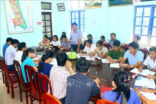 Lãnh đạo Trung tâm y tế dự phòng tỉnh Nghệ An họp chỉ đạo công tác phòng chống bệnh sốt xuất huyết tại các địa phương trên địa bàn huyện Diễn Châu, Nghệ An. Ảnh: Tá Chuyên – TTXVN Lãnh đạo Trung tâm y tế dự phòng tỉnh Nghệ An họp chỉ đạo công tác phòng chống bệnh sốt xuất huyết tại các địa phương trên địa bàn huyện Diễn Châu, Nghệ An. Ảnh: Tá Chuyên – TTXVN