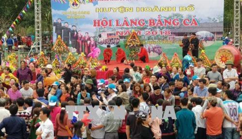 Hội người Dao ở xã Bằng Cả thu hút đông đảo khách du lịch tham gia. Ảnh: Văn Đức – TTXVN Hội người Dao ở xã Bằng Cả thu hút đông đảo khách du lịch tham gia. Ảnh: Văn Đức – TTXVN