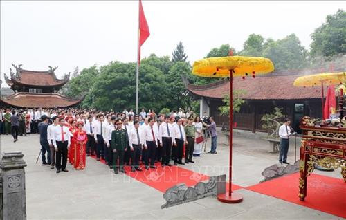 Thành kính Lễ giỗ Đức Quốc Tổ Lạc Long Quân và dâng hương tưởng niệm Tổ Mẫu Âu Cơ ảnh 1 Thành kính Lễ giỗ Đức Quốc Tổ Lạc Long Quân và dâng hương tưởng niệm Tổ Mẫu Âu Cơ ảnh 1