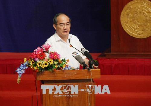 Bí thư Thành ủy Thành phố Hồ Chí Minh Nguyễn Thiện Nhân trả lời các nội dung phản ánh của cử tri. Ảnh: Tiến Lực – TTXVN Bí thư Thành ủy Thành phố Hồ Chí Minh Nguyễn Thiện Nhân trả lời các nội dung phản ánh của cử tri. Ảnh: Tiến Lực – TTXVN