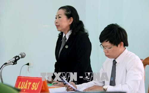 Luật sư Trần Thị Ngọc Nữ trong một lần tham gia phiên tòa bảo vệ trẻ em. Ảnh: TTXVN phát Luật sư Trần Thị Ngọc Nữ trong một lần tham gia phiên tòa bảo vệ trẻ em. Ảnh: TTXVN phát