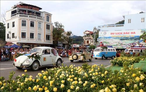 Trình diễn xe cổ tại Festival Vó ngựa Cao nguyên trắng Bắc Hà 2019. Ảnh: Quốc Khánh - TTXVN Trình diễn xe cổ tại Festival Vó ngựa Cao nguyên trắng Bắc Hà 2019. Ảnh: Quốc Khánh - TTXVN