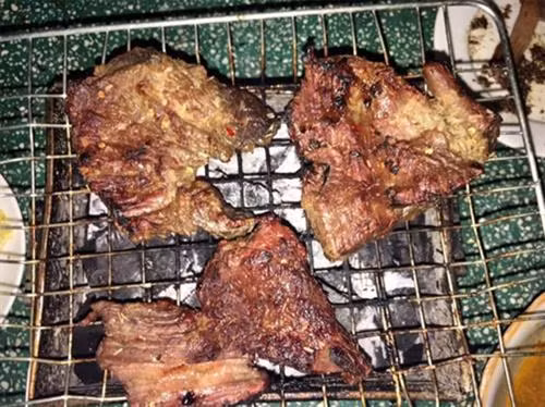 Về Krông Pa ăn bò một nắng nướng muối kiến lá é ảnh 2
