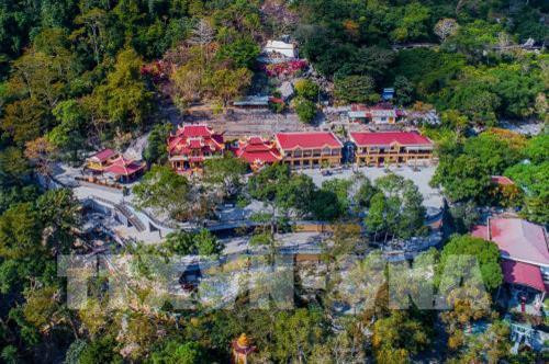 Toàn cảnh Linh Sơn Thiên Thạch động (Ðiện Bà). Ảnh: Lê Đức Hoảnh - TTXVN Toàn cảnh Linh Sơn Thiên Thạch động (Ðiện Bà). Ảnh: Lê Đức Hoảnh - TTXVN